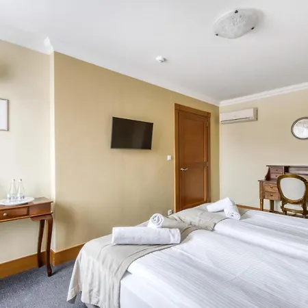 American House Baletowa 3* Warsaw