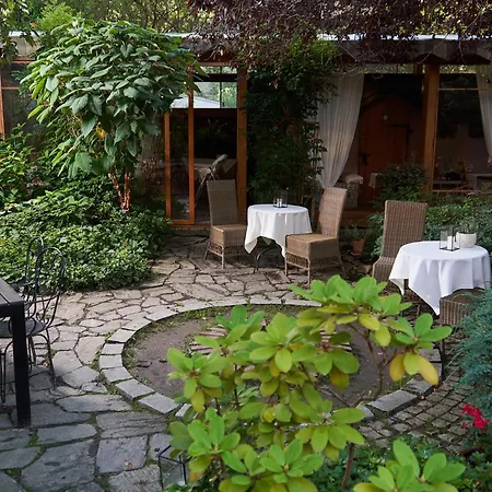 American House Baletowa 3*